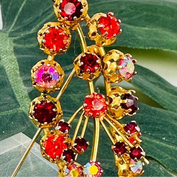 Vintage Austria 60s Rhinestone Brooch Pin AB Ice Red Pink Gold Tone Wire Leaf - Picture 3 of 11